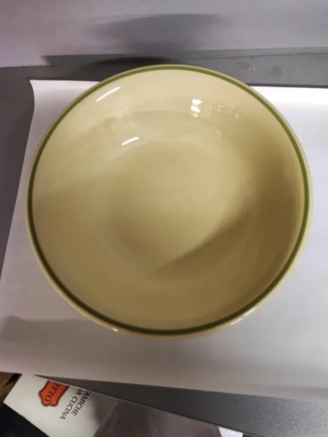 Plato semi hondo amarillo